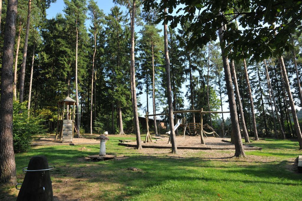 Village De Vacances De Vencimont Voneche ภายนอก รูปภาพ