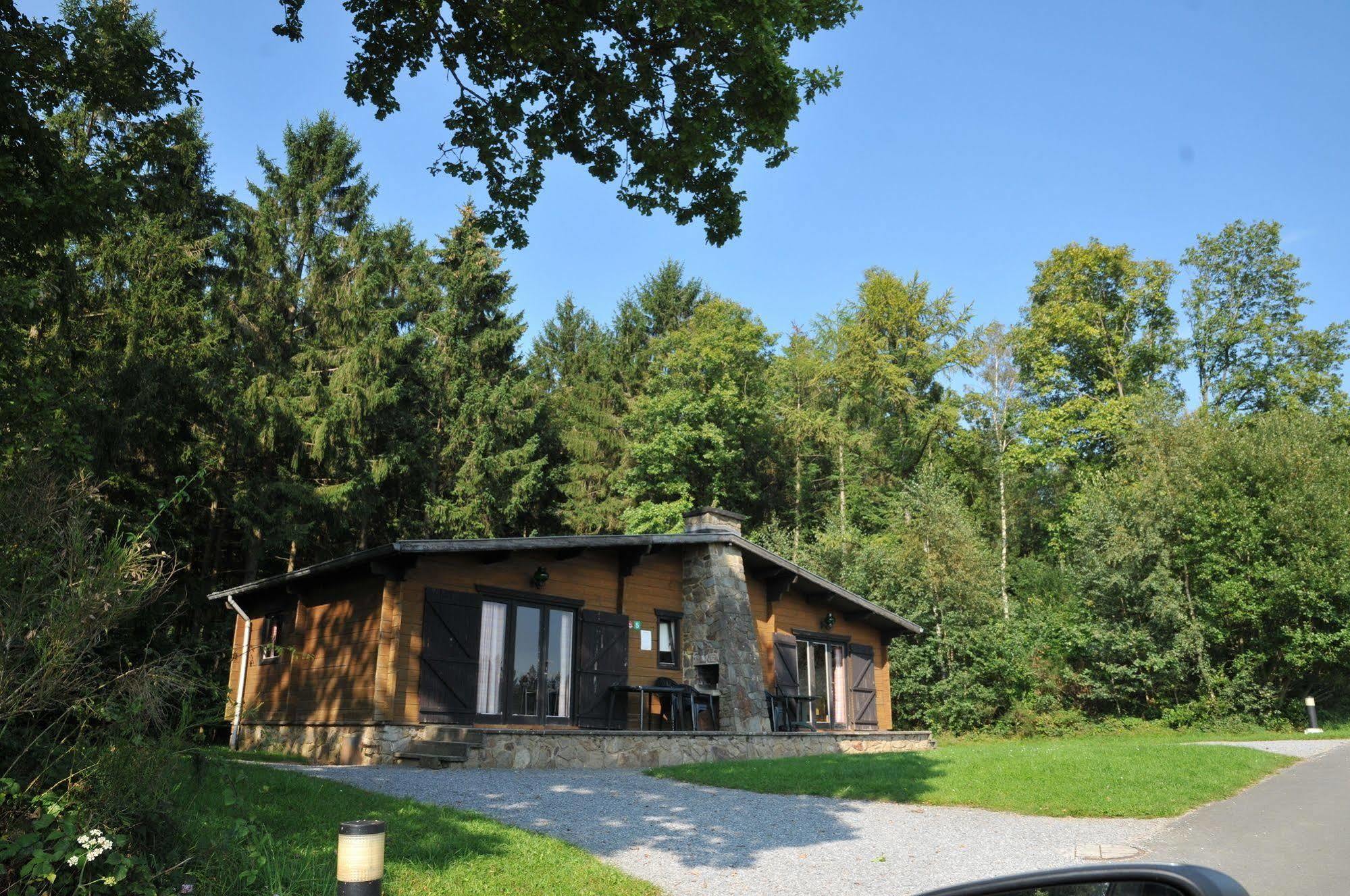 Village De Vacances De Vencimont Voneche ภายนอก รูปภาพ