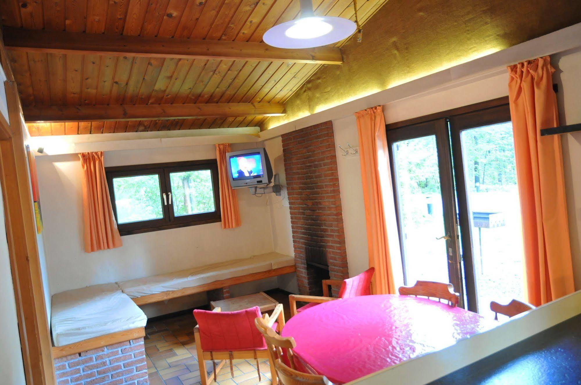 Village De Vacances De Vencimont Voneche ภายนอก รูปภาพ