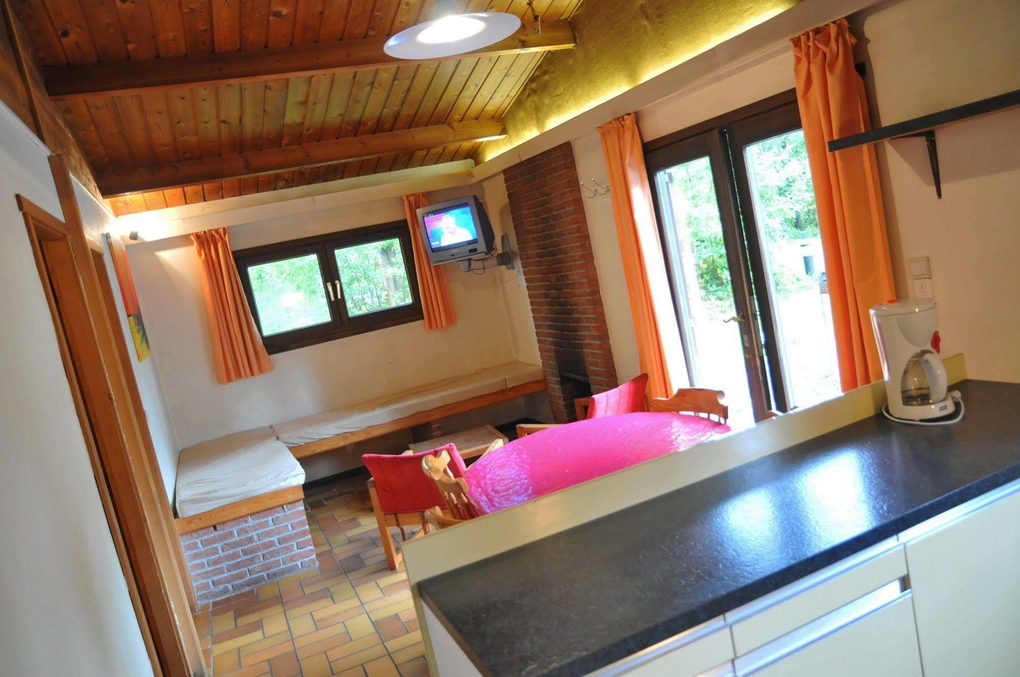 Village De Vacances De Vencimont Voneche ภายนอก รูปภาพ