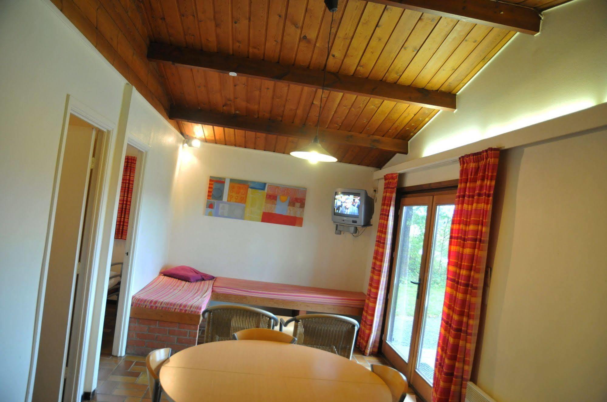 Village De Vacances De Vencimont Voneche ภายนอก รูปภาพ