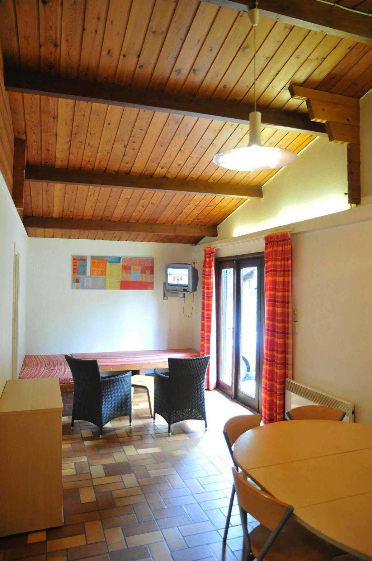Village De Vacances De Vencimont Voneche ภายนอก รูปภาพ