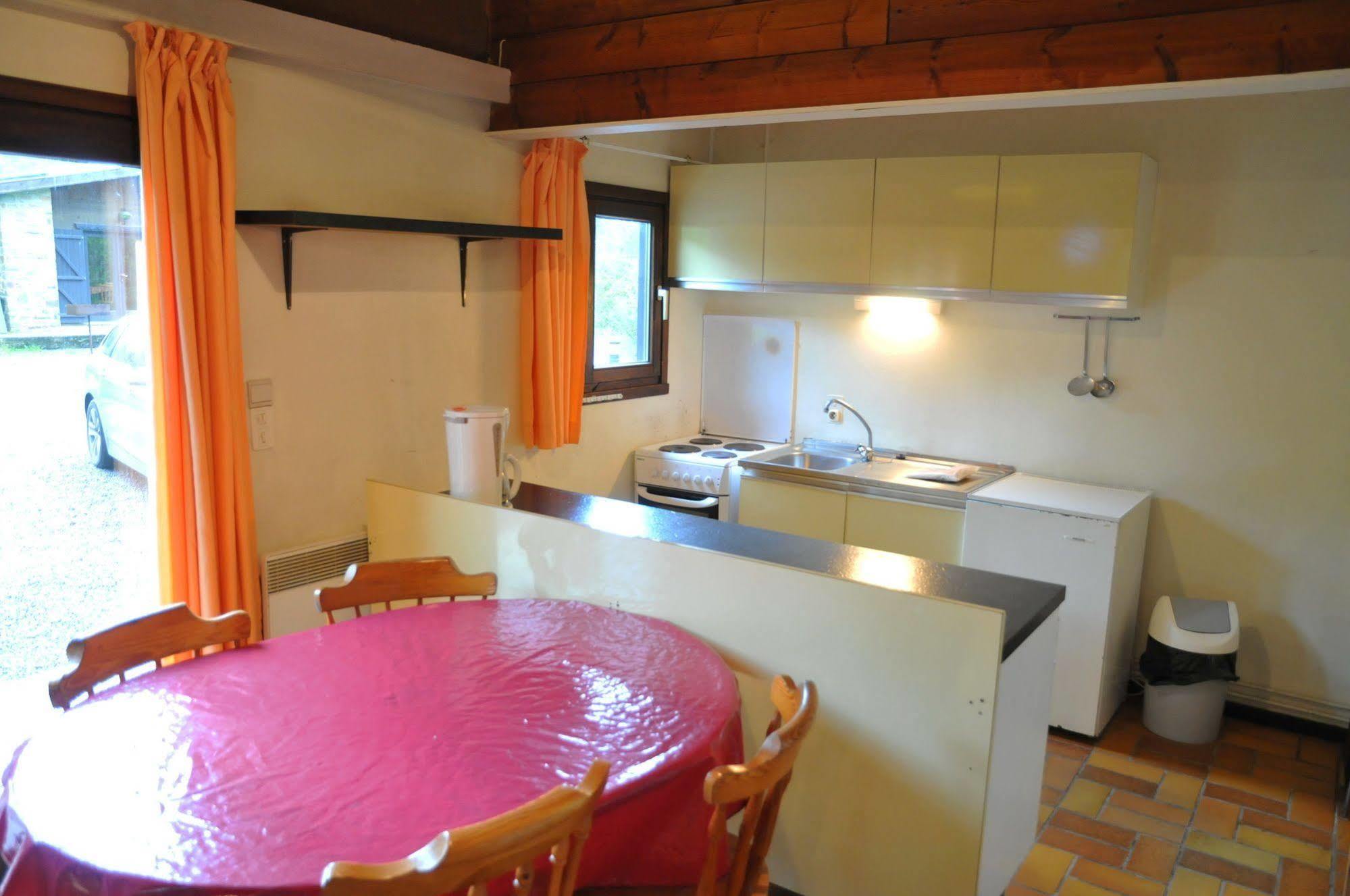 Village De Vacances De Vencimont Voneche ภายนอก รูปภาพ