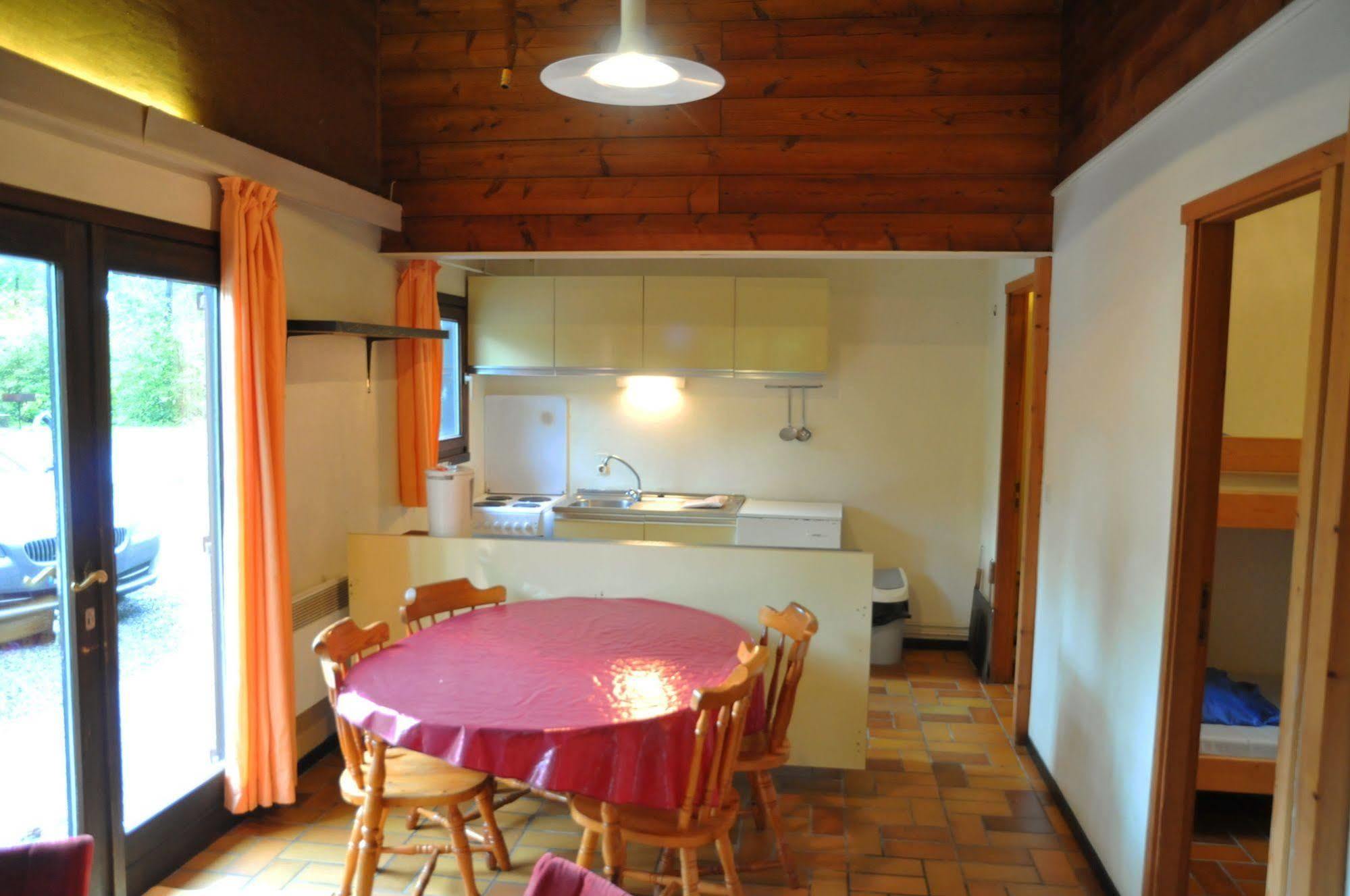 Village De Vacances De Vencimont Voneche ภายนอก รูปภาพ